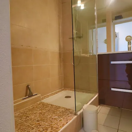 Tres Agreable T2 Cabine Tout Renove Avec Vue Mer - Classe 2 - Fr-1-472A-295 * Sète
